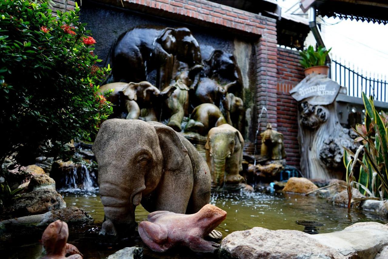 Baanthep Antique Homestay Phrae Exteriör bild